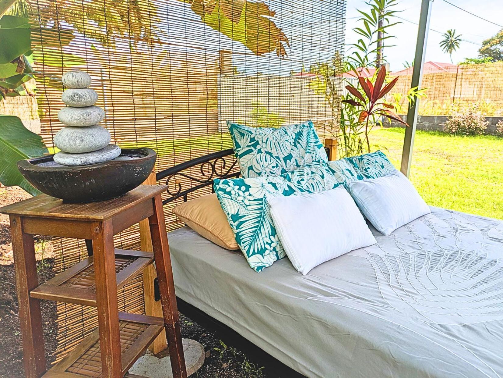 Natura Om Teahupoo Surf Lodge Toanoano Exteriör bild