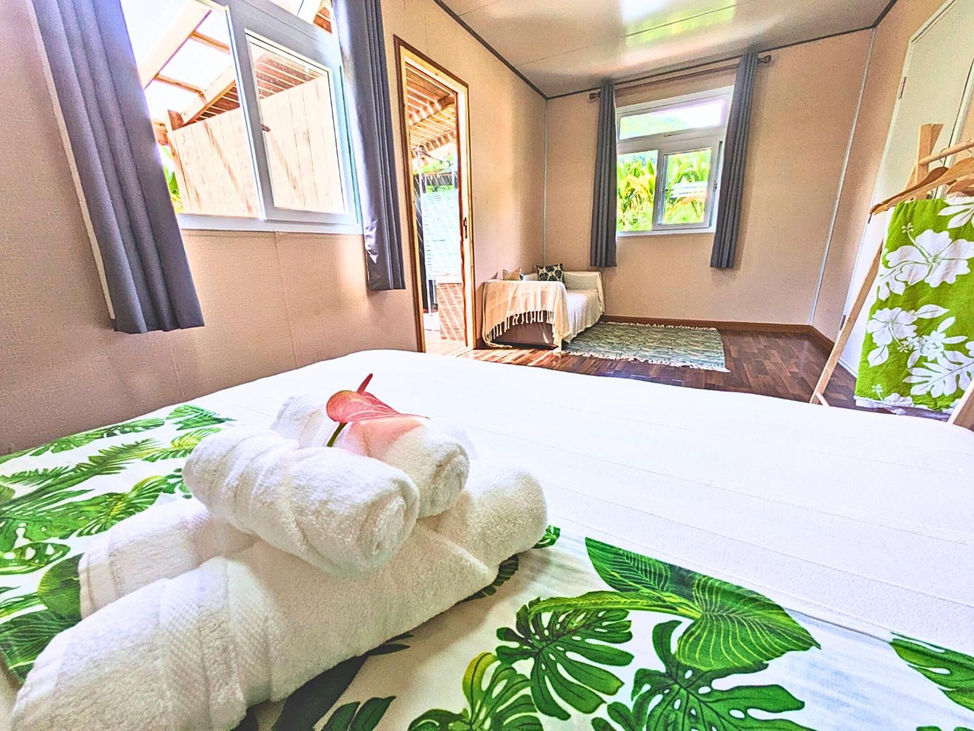 Natura Om Teahupoo Surf Lodge Toanoano Exteriör bild