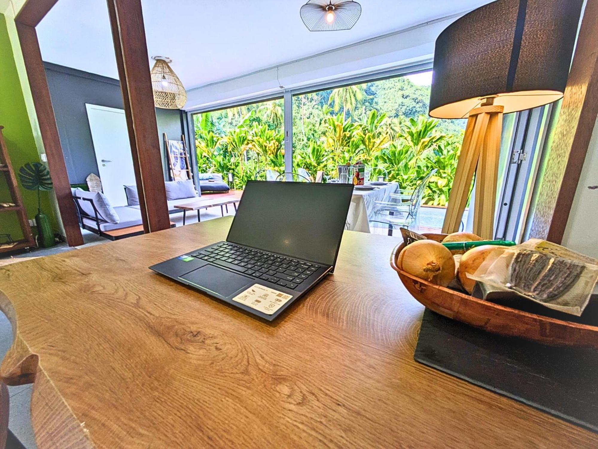 Natura Om Teahupoo Surf Lodge Toanoano Exteriör bild