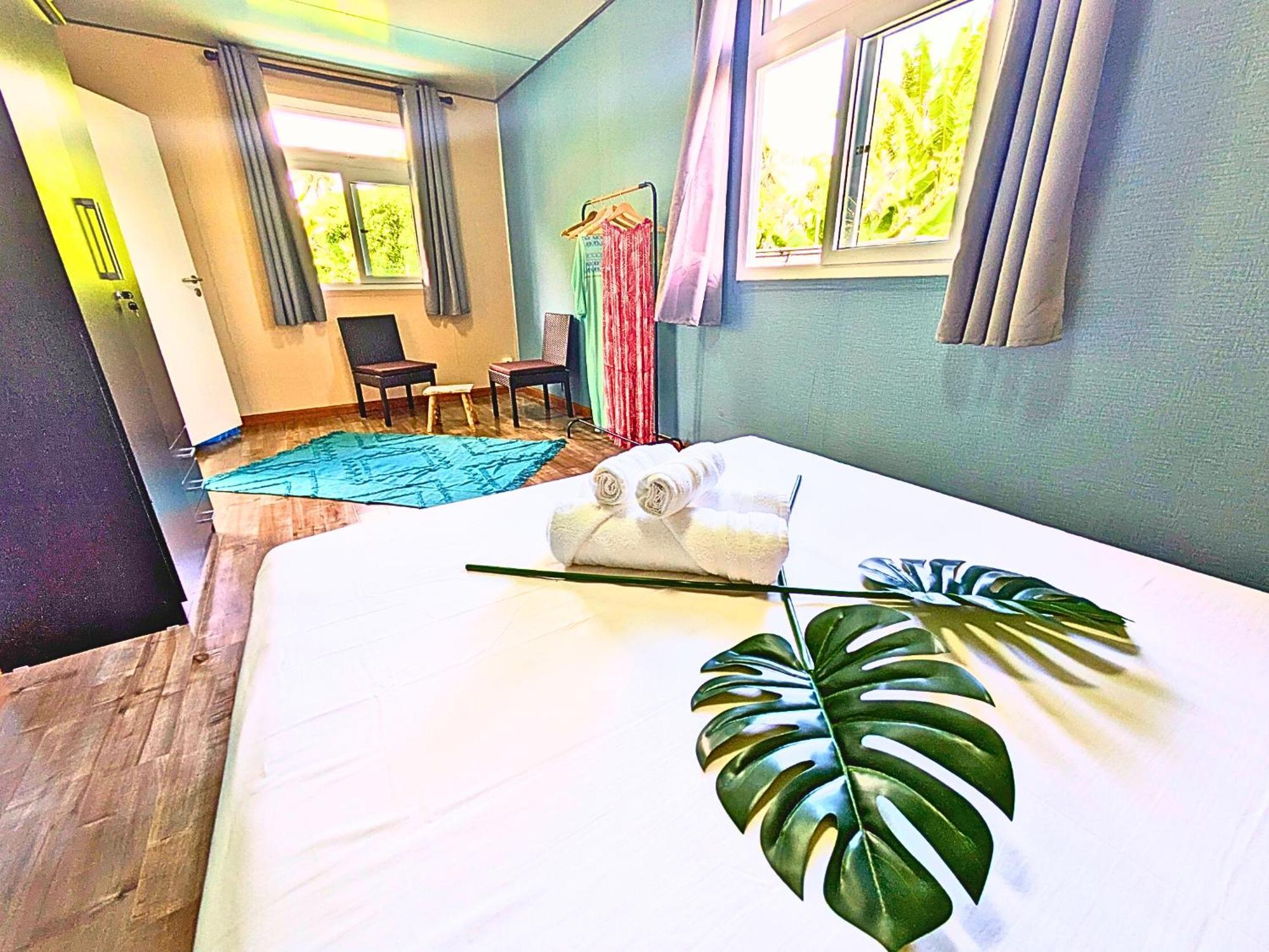 Natura Om Teahupoo Surf Lodge Toanoano Exteriör bild