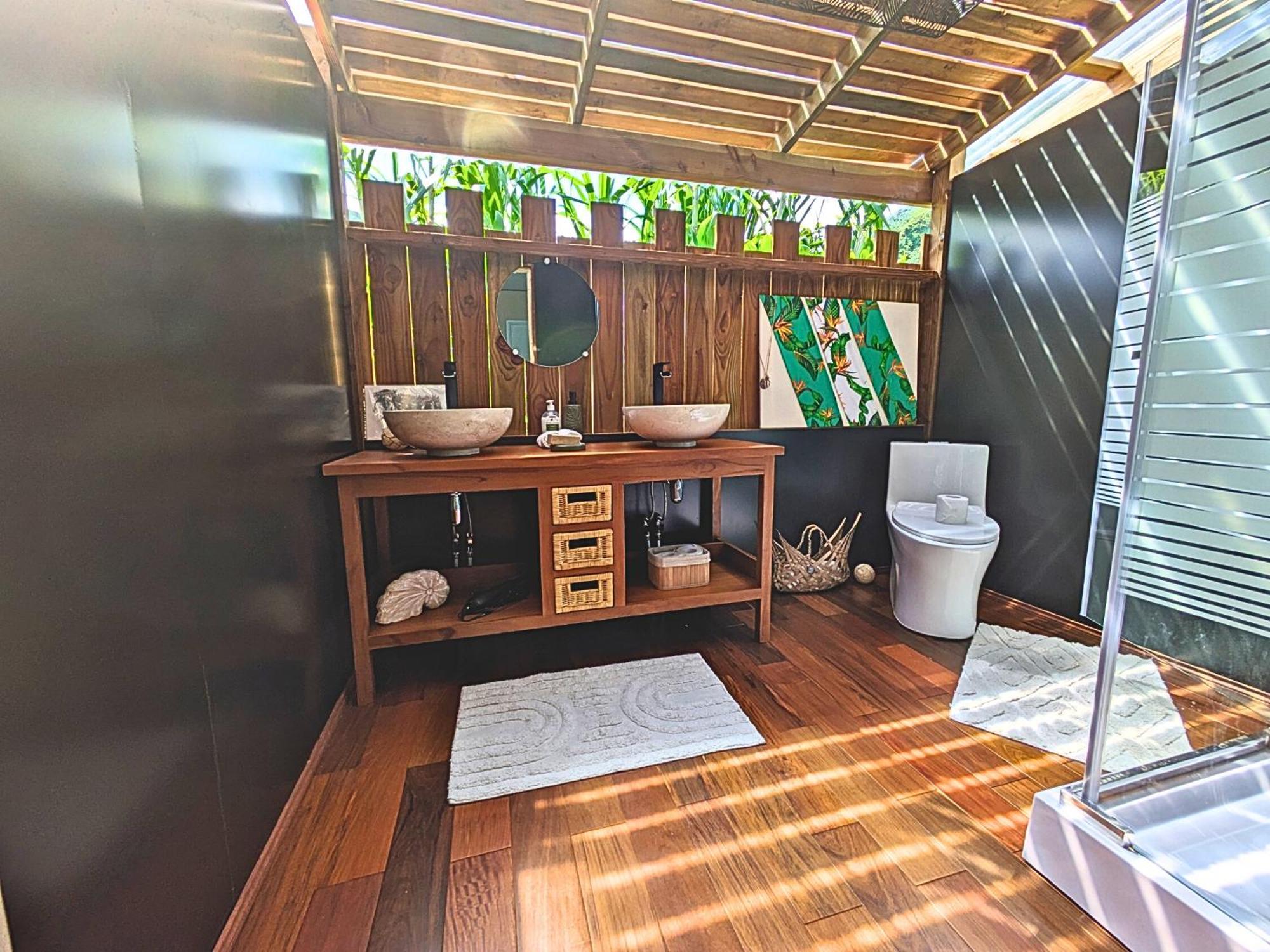 Natura Om Teahupoo Surf Lodge Toanoano Exteriör bild
