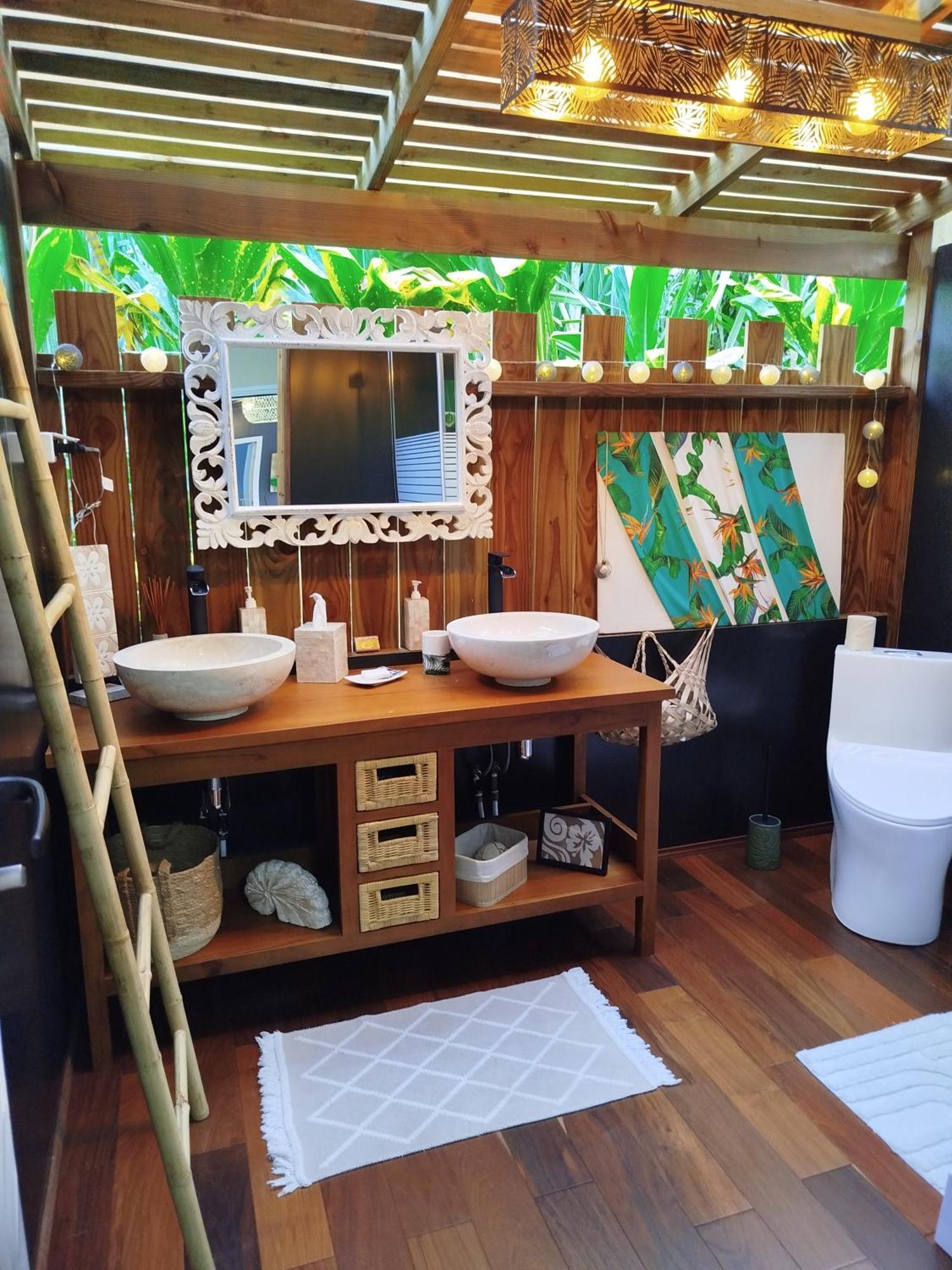 Natura Om Teahupoo Surf Lodge Toanoano Exteriör bild